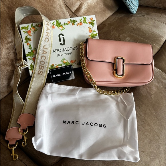 Marc Jacobs Pink Crossbody Bag with Gold Chain - Picture 10 of 10
